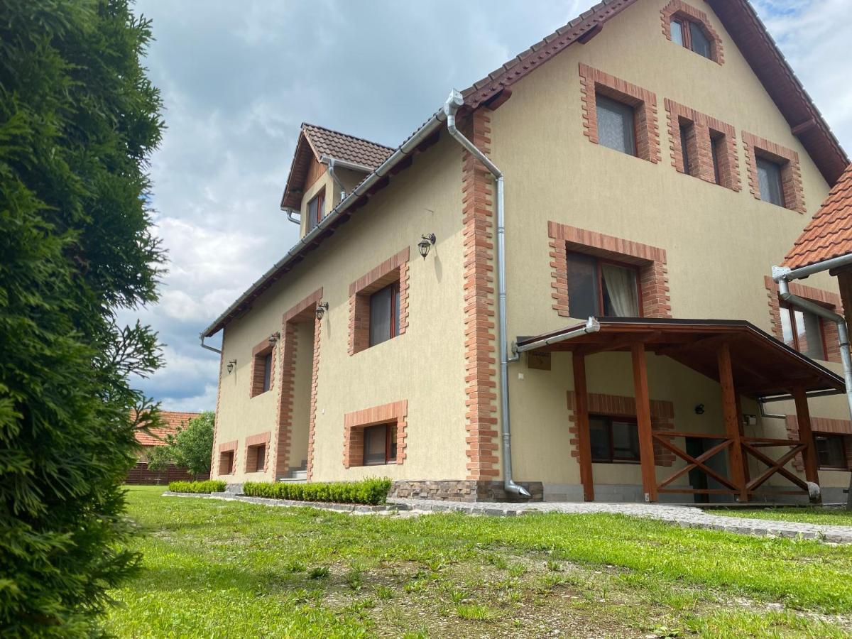 Grádics Panzió Hotel Siculeni Exterior foto